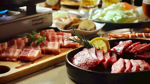 .
🔥【吉祥寺】開放感あふれる屋上テラスでBBQを満喫🍖🌿

井の頭公園すぐ横、吉祥寺駅から徒歩4分。
街中とは思えない開放感が広がる屋上テラス【HONOO】で、ゆったりとBBQを楽しみませんか✨

昼は自然光が心地よいテラスランチ☀️
夜は炎のゆらめきが映えるナイトBBQ🔥
昼と夜、それぞれ違う雰囲気を楽しめる特別な空間です。

《BBQプラン》では
A5黒毛和牛、伊勢海老、ホタテを炭火で豪快に焼き上げます🍖
手ぶらOKだから、準備も後片付けも必要ありません。

ペット同伴OK🐶（テラス席限定／要事前確認／1グループ2匹まで）
クラフトビールやワイン、カクテル、日本酒など飲み放題も充実🍻

📍【HONOO -ホノオ-】
東京都武蔵野市御殿山1-3-3 リードシー吉祥寺井の頭公園ビル East棟2F

#吉祥寺BBQ
#屋上テラス
#TokyoEats
#RooftopTokyo
#東京グルメ