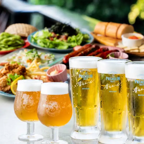 人気の手ぶらBBQプランは時間を問わずいつでもOK！誕生日や記念日にはサプライズデザートプレートもご用意しています🎉緑豊かなテラス席で、自然を感じる開放的な空間で、心地よい時間をお過ごしください♪ ■サプライズ演出！誕生日・記念日に、サプライズデザートプレート（1,100円） YouTube動画へGO♪✨吉祥寺のオアシス、井の頭テラス『HONOO』で特別なひとときを✨ 