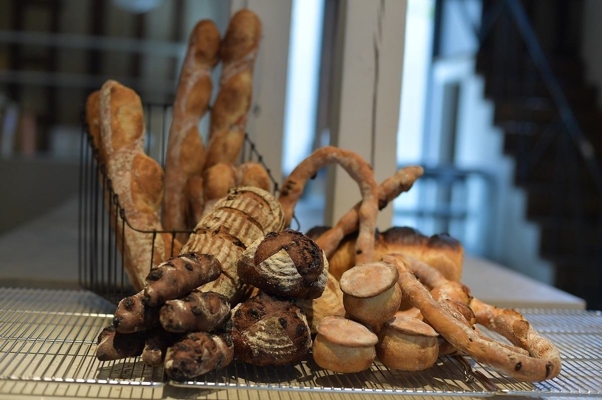 特别的面包和饮料。位于北滨胡同的一家面包店咖啡馆，可堂食和外带。