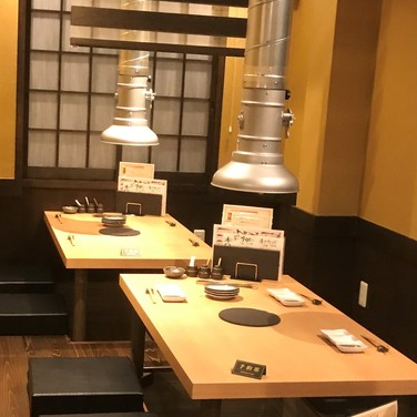 お友達との飲み会、ちょっとした女子会やデート、ご家族様とのディナーやランチまで幅広いシーンに対応できるテーブル席☆総席数20席の当店は居心地の良いアットホームな空間です！会社の歓送迎会や各種飲み会に20名様までの貸切利用も承っております♪ご要望やご不明点などありましたらお気軽にご相談下さい！