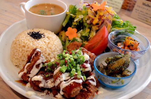 大豆ミートの唐揚げ定食