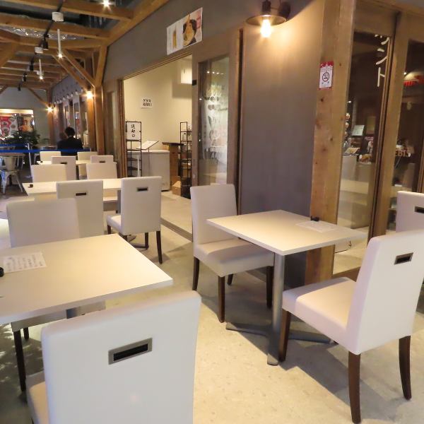 【宴会はぜひ当店で♪】最少10人から最大20人の貸切が可能です。会社の宴会、友人や親戚同士の集まりなど、様々なシーンでご利用いただけます。ぜひ、美味しいお蕎麦やうどんとドリンクを堪能しながら、ワイワイ盛り上がってくださいね♪