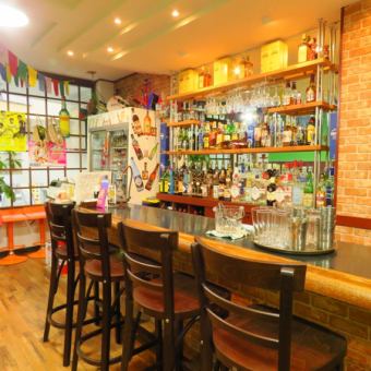 酒吧的一個角落也設有吧台。在接受正宗的尼泊爾美食的同時，在各個國家享受酒精的同時，在生日和紀念日等特殊日期怎麼樣？