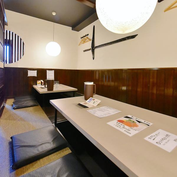 The spacious sunken kotatsu table can accommodate up to 10 people! We also accept reservations for large groups such as family gatherings and various banquets. So please feel free to contact us♪