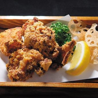 地鶏の唐揚げ　レンコンチップ添え
