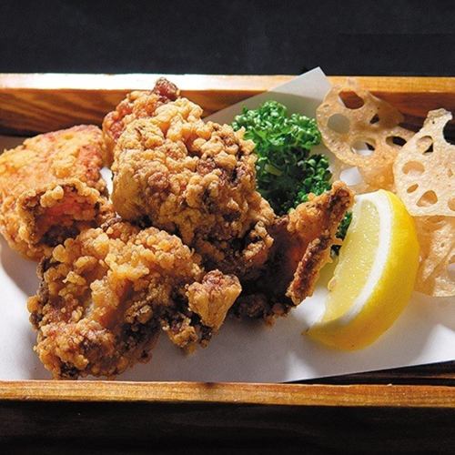 地鶏の唐揚げ　レンコンチップ添え