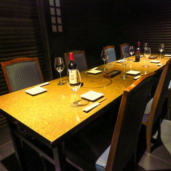 We have very popular private rooms available.Enjoy luxurious cuisine that you can't find anywhere else.