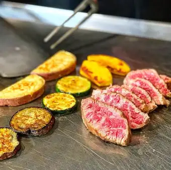 【保證有吧台座位! 】Seseragi鐵板燒和牛套餐 8200日圓(含稅)★ 享受現場鐵板燒表演!