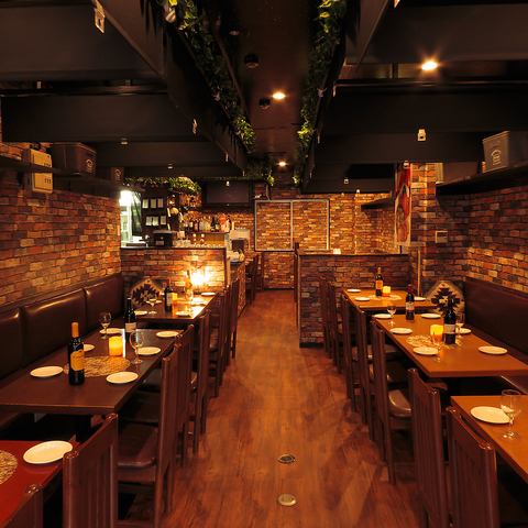 ■お知らせ■感染予防対策として、従業員の洗浄消毒や店内のアルコール消毒を徹底し、勤務中における従業員のマスク着用を推奨しております。また、お客さま同士の密着にも考慮し、お席の間隔を空けてご配席いたします。お客さまが安心してご来店いただけるように取り組んでおります。