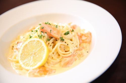 Salmon and lemon cream