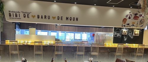 There are counter seats available.