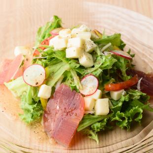 Ham and mozzarella salad