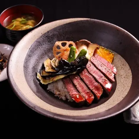 能登牛ステーキ丼