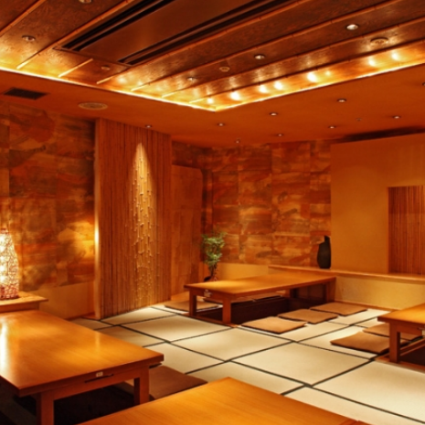 <p>A 2-minute walk from Kyobashi Station on the JR Loop Line! A total of 128 seats are available ◎ Banquets for up to 34 people are possible ♪ It is also recommended for large banquets in the coming season.</p>
