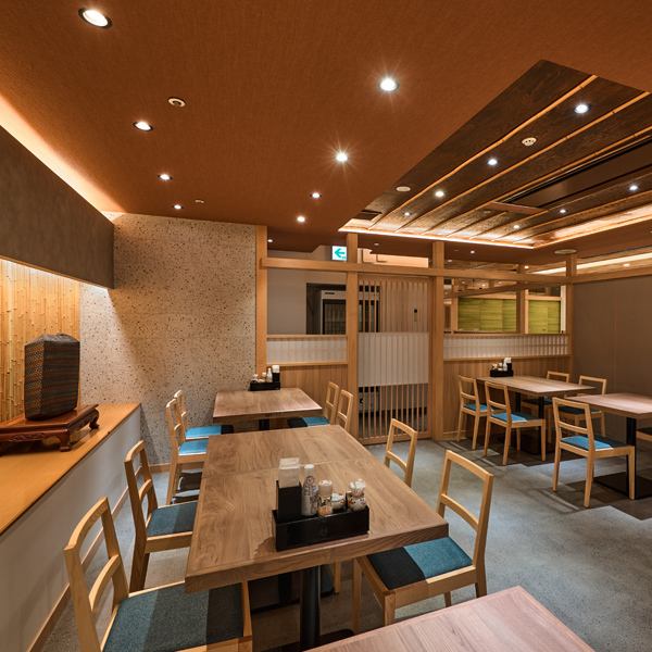 落ち着いた雰囲気の店内は、ゼミ・サークル・会社の宴会はもちろん、慶事祝事でのご利用もオススメです。