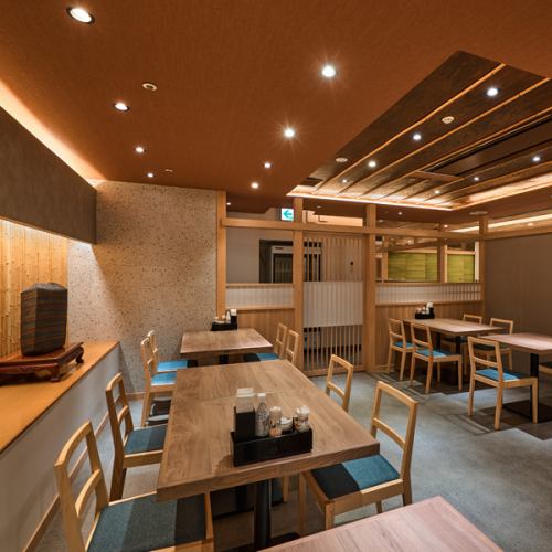 <p>落ち着いた雰囲気の店内は、ゼミ・サークル・会社の宴会はもちろん、慶事祝事でのご利用もオススメです。</p>