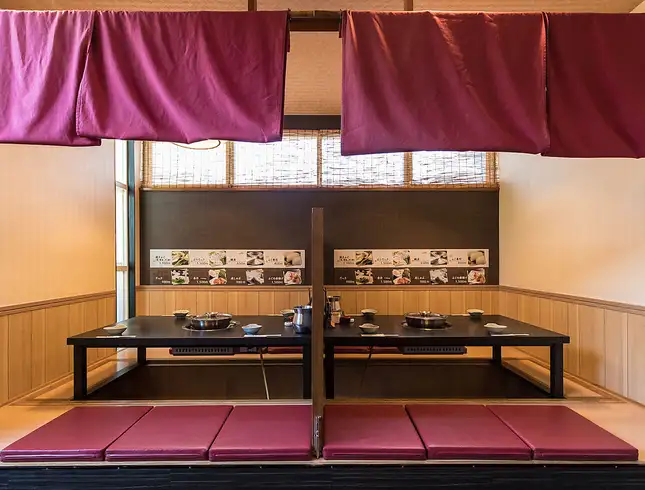 独立した半個室の掘りごたつをご用意しております。