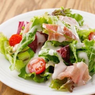 raw ham green salad