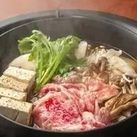 All-you-can-eat and drink course featuring Kuroge Wagyu beef shabu-shabu and sukiyaki in a two-color hot pot!! 7980 yen (tax included)