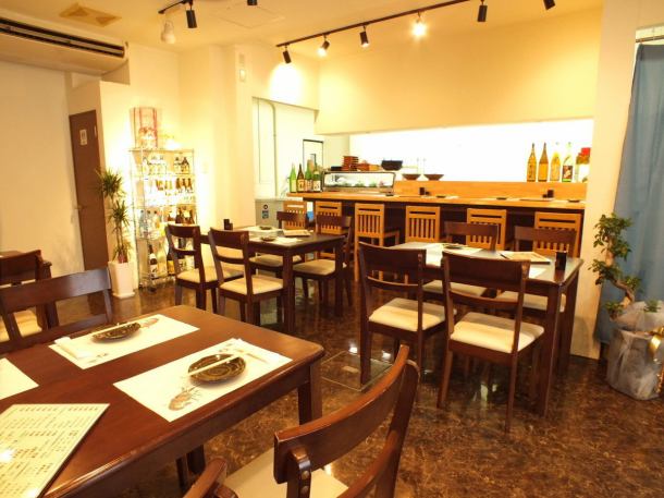 Relaxedly placed table seats can be enjoyed without worrying around ♪ You are safe to come by baby stroller !! Please do not worry about surroundings and enjoy authentic sushi and delicious dishes ♪ Visitors to everyone We will be waiting for you ☆