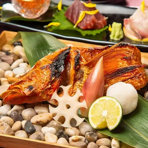 個室確約【全曜日3H飲放】北海道産キンキ×天麩羅や刺身盛含全9品『雅趣コース』7980円⇒7000円