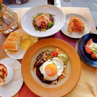 〈予約限定〉【究極のハンバーグコース】黒毛和牛ローストビーフの合盛り、食後のドリンク付◎