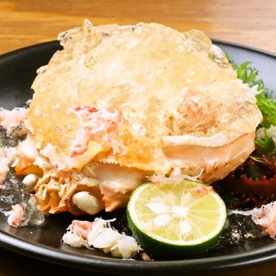 A heaping pile of real snow crab shells and Rishiri kelp jelly: 1,680 JPY (excl. tax)