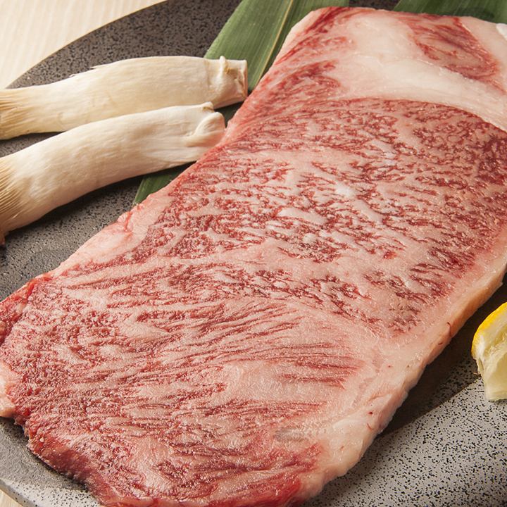 完全個室の店内。落ち着いた空間でゆったりと和牛が楽しめます。