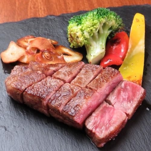 Please enjoy our carefully selected A4 grade Hiroshima beef.