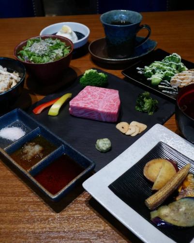 ステーキ青ひげのランチ限定のステーキコース🥩
御予約無しでもご注文いただけます♪

お席の御予約は是非ネットやお電話いただければ、お待たせせずにご案内出来ます😌

ご来店お待ちしております♪

※ステーキ青ひげ※
〒730-0051
広島県広島市中区大手町1丁目7-23 ラフォーレビル 2階 
TEL 
082-244-6611

営業時間 
ディナー17:00～22:00　ランチ11:00～15:00 
ラストオーダー 
ディナー21:00　ランチ14:00 
定休日 
水曜日(12月除く) 

#青ひげ#ビーフ青ひげ#ビーフ青ひげそごう広島店#ステーキ青ひげ#青ひげ本店#焼肉青ひげ#広島牛焼肉青ひげ#広島牛焼肉#広島牛#ステーキ#ギフト#お弁当#お惣菜#お歳暮#肉が好きな人と繋がりたい#ハンバーグ#地産地消 #ギフト#熊野町#ヒレステーキ#こうね#忘年会#新年会#広島グルメ#広島おすすめレストラン#広島肉#大手町#大手町ランチ#大手町ディナー#大手町グルメ#和牛