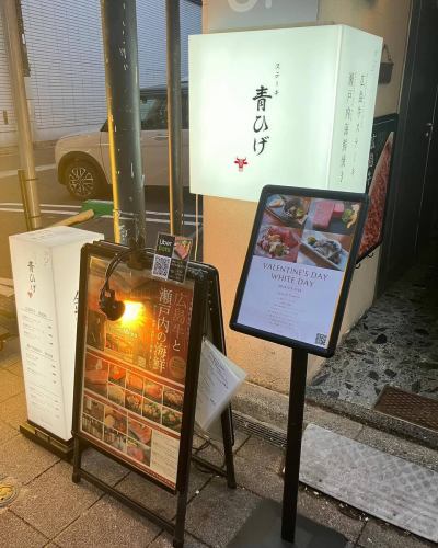 いつもお世話になっているお客様が、青ひげ各店舗に素敵な贈り物届けてくださいました☺️🎶
いつもありがとうございます✨

宮島の名産しゃもじに蛇の絵柄🐍
とっても縁起が良さそう🎶
今年は巳年！巳年の人口は２番に多いそうです🐍
ちなみに1番は丑年のようですよ🐃☺️

今年も皆様にとりまして良い年となりますように✨
こちらのしゃもじ店内に飾らせていただいてます🎶

御来店お待ちしております☺️

※ステーキ青ひげ※
〒730-0051
広島県広島市中区大手町1丁目7-23 ラフォーレビル 2階 
TEL 
082-244-6611

営業時間 
ディナー17:00～22:00　ランチ11:00～15:00 
ラストオーダー 
ディナー21:00　ランチ14:00 
定休日 
水曜日(12月除く) 

#青ひげ#ビーフ青ひげ#ビーフ青ひげそごう広島店#ステーキ青ひげ#青ひげ本店#焼肉青ひげ#広島牛焼肉青ひげ#広島牛焼肉#広島牛#ステーキ#オードブル#ギフト#お弁当#お歳暮#肉が好きな人と繋がりたい#ハンバーグ#地産地消 #ギフト#熊野町#忘年会#新年会#広島グルメ#広島おすすめレストラン#広島肉#大手町#大手町ランチ#大手町ディナー#大手町グルメ#和牛