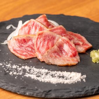 広島牛のタタキ風レアステーキ