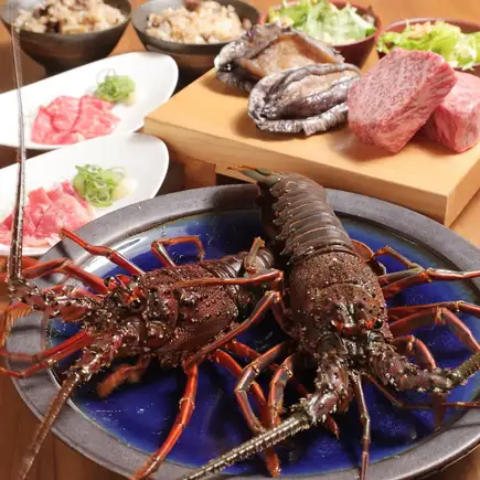 [For Special Occasions] Hiroshima Beef Triple Steak Course with Spiny Lobster & Abalone [8 dishes total] 17,500 yen
