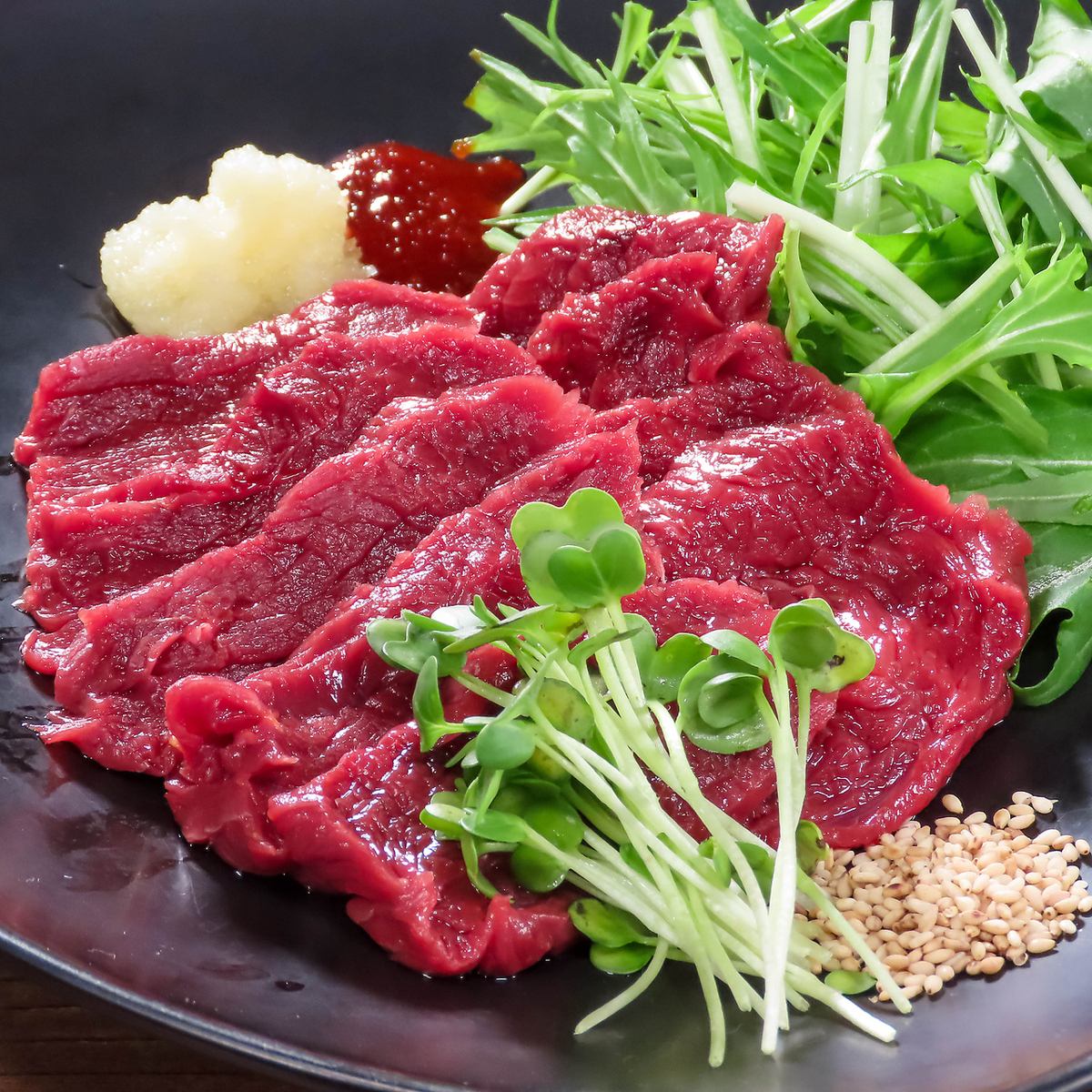 お洒落空間で贅沢馬刺しをご堪能!各種宴会も承ります!