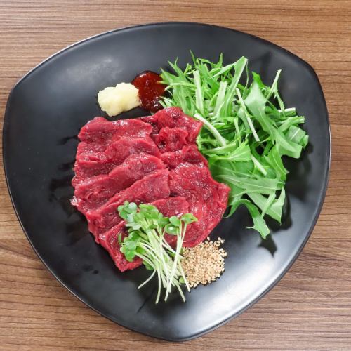 馬肉料理で忘年会を楽しむ