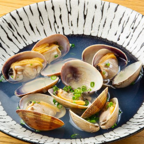 Sake-steamed extra-large clams