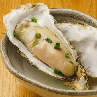 Steamed Akkeshi oysters “Maruemon” with sake (1 piece)