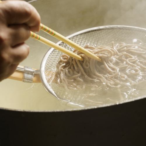 We recommend the set that comes with boiled soba noodles!