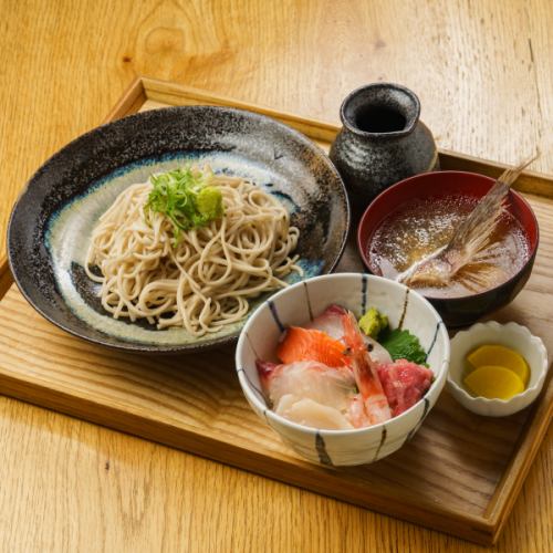 Soba and mini seafood bowl set (with miso soup and pickles)