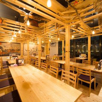 A lively restaurant with a fisherman's town atmosphere!
