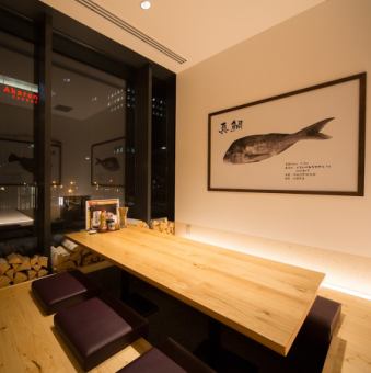 For a small gathering ♪ Private room seats where you can relax and relax by extending your legs!