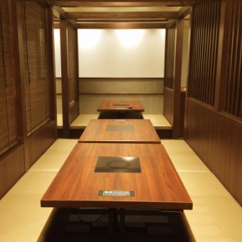 A digging-type tatami mat seat where you can relax and relax.