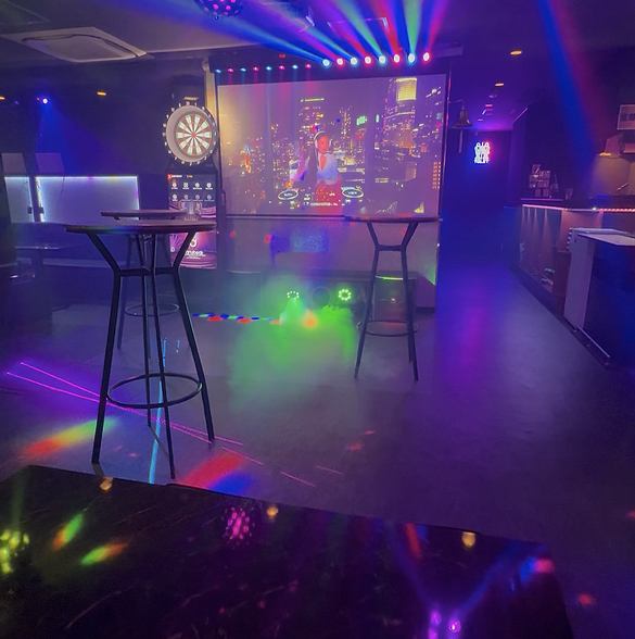 ≪終電後も朝まで楽しめる!≫【錦糸町駅より徒歩4分の好アクセス】朝5:00までオープンだから終電を逃しても、2Hセルフドリンク飲み放題をベースに、ダーツ・カラオケ・DJスペースで始発まで思う存分楽しめちゃう♪店内にはプロジェクター&スクリーンもあるから、スポーツ観戦でワイワイ楽しむのも大人気★
