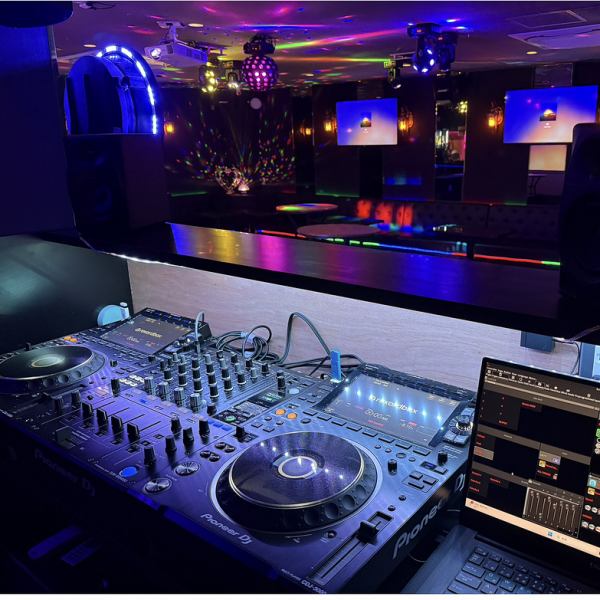 ◇◆~ママさん会/スポーツ観戦/パーティー/宴会/打ち上げ/結婚式の二次会/貸切り利用OK!~◇◆10名様~ 1時間飲み放題付き貸切プラン【1名様 1500円】 (税別) ~を ご用意しました♪ダーツやカラオケ・DJブースはもちろん、お子様が遊べるおもちゃも完備しております!特別な1日を過ごすならワクワクパニックで決まり☆★