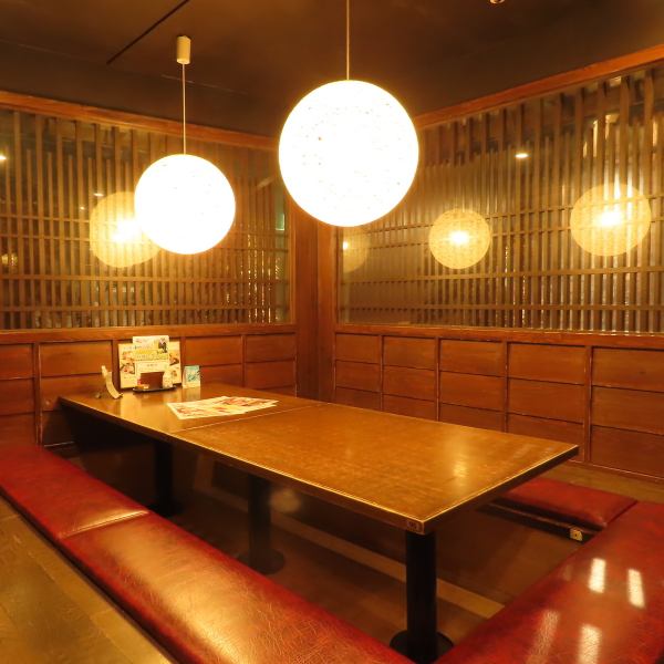 ご友人同士やお子様連れのお客様に大変おすすめな「掘りごたつ席」をご用意しております！2名～4名様の小規模な食事会や、女子会に最適なお席です◎足元ゆったりと、当店自慢の居酒屋メニューにお好みのドリンクを添えてお楽しみください♪お得な「宴会コース」も多彩にご用意！ゆったり過ごせる「150分飲み放題」付きも◎