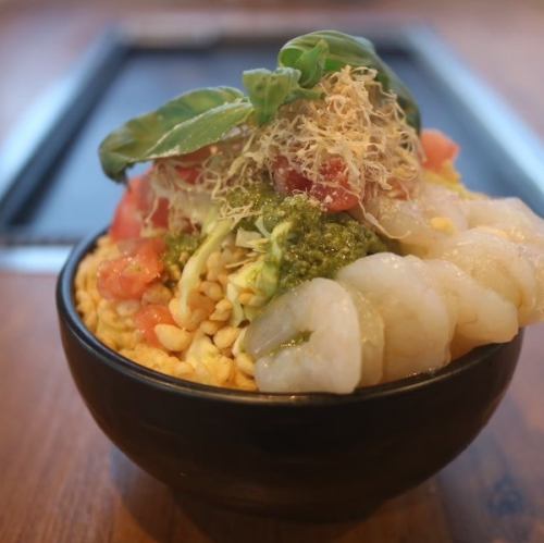 작은 새우와 신선한 토마토 제노바 크림 MONJA