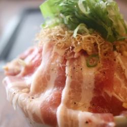 소금돼지 장미 MONJA