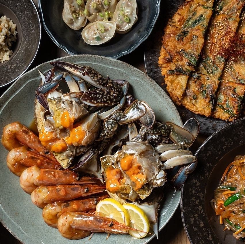 新鮮な蟹を贅沢に使ったカンジャンケジャンなど本格的な韓国料理をご堪能いただけます