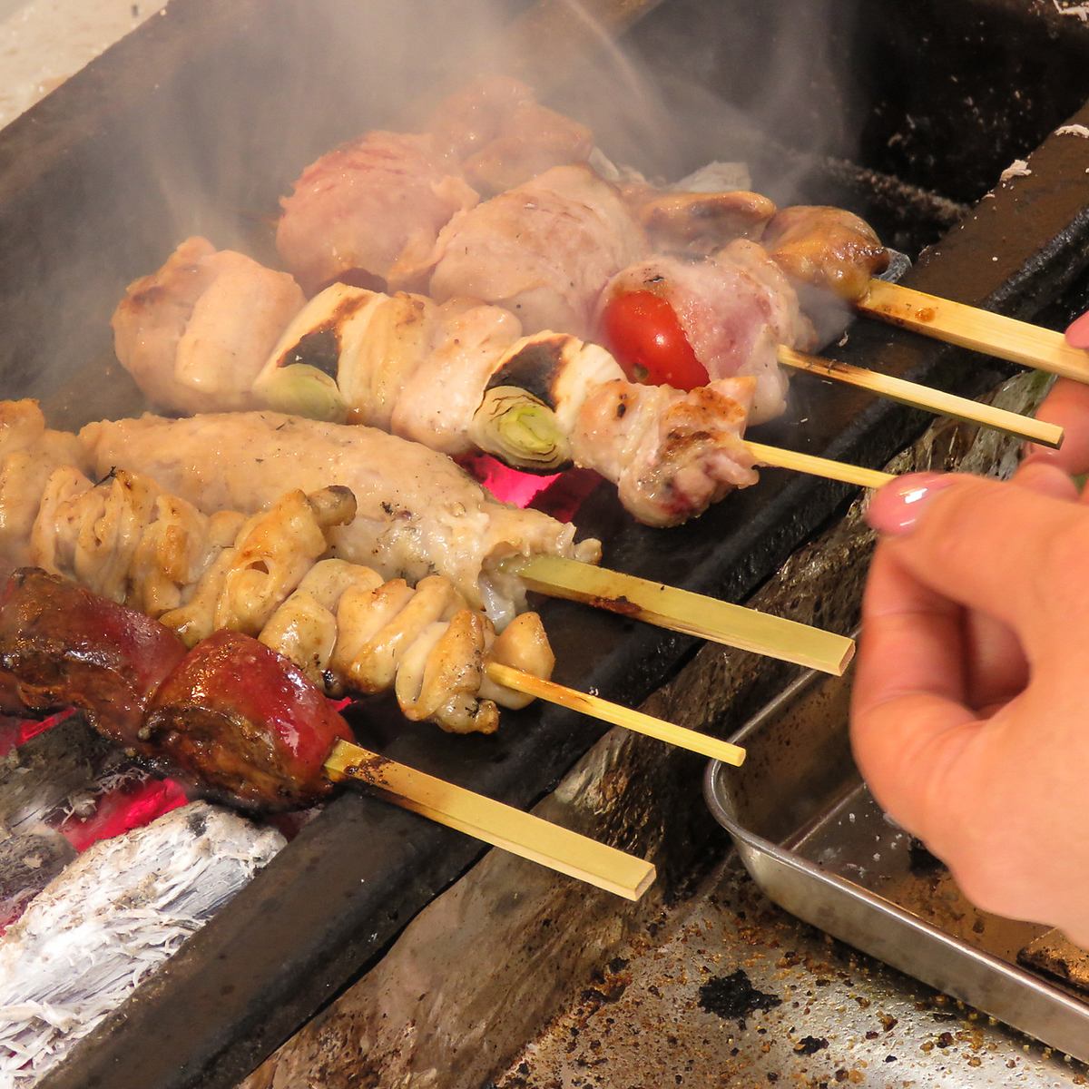 You can enjoy the charcoal-grilled skewers in a calm atmosphere.