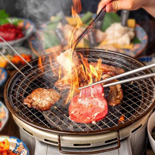 “用木炭烤製的頂級和牛牛肉。”無限量供應我們引以為傲的稀有肉類！ Reika 的奢華套餐是慶祝活動、週年紀念和宴會的完美之選。“